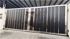 Stainless steel swing gate with aluminium panels and tempered glass
